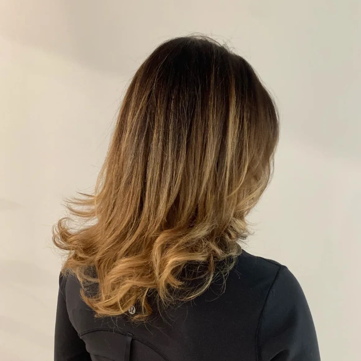Blonde highlights with smooth, glossy finish after color by Linet